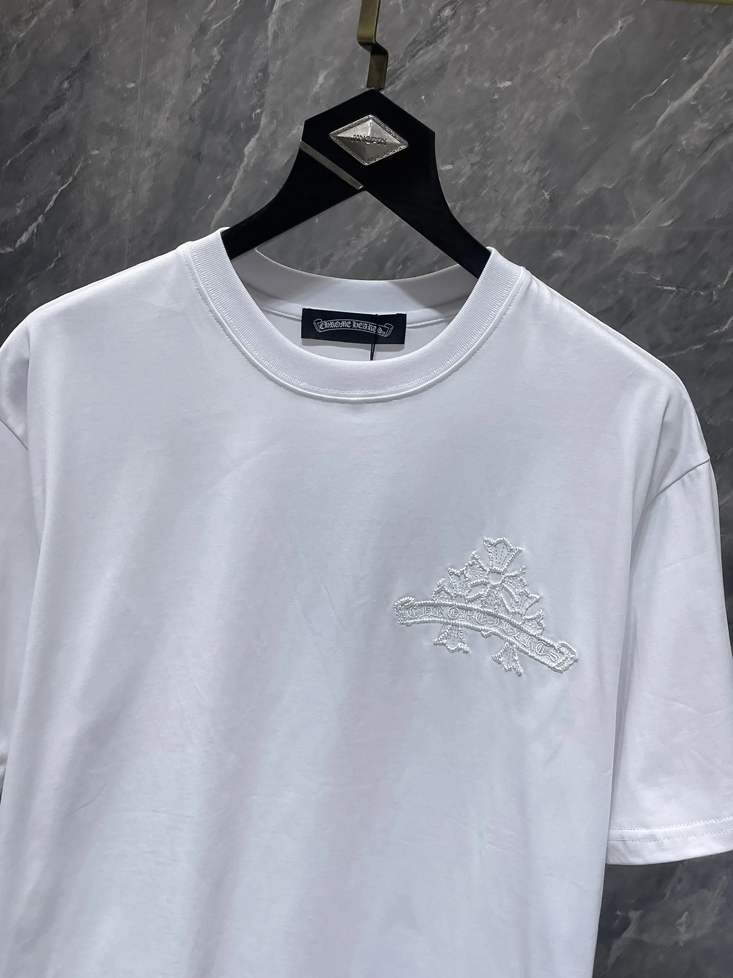 P180 new Chrome Hearts 25ss high version for summer! High-weight, environmentally friendly and high-quality top-grade fabric 280g Crow cross roller embroidery short sleeves Vacuum embroidery method! Heavy embroidery! ! ! Tens of thousands of needles! ! Counter synchronization 1:1 replica version Recommended color: black white Code number: S, M, L, XL